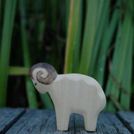 Holzwald Holzfigur Schafbock