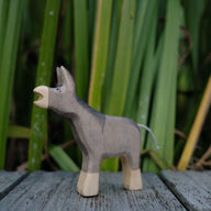 Holzwald Holzfigur Esel klein Kopf hoch