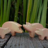 Holzwald Holzfigur Schwein Rüssel unten