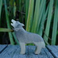 Holzwald Holzfigur Wolf heulend