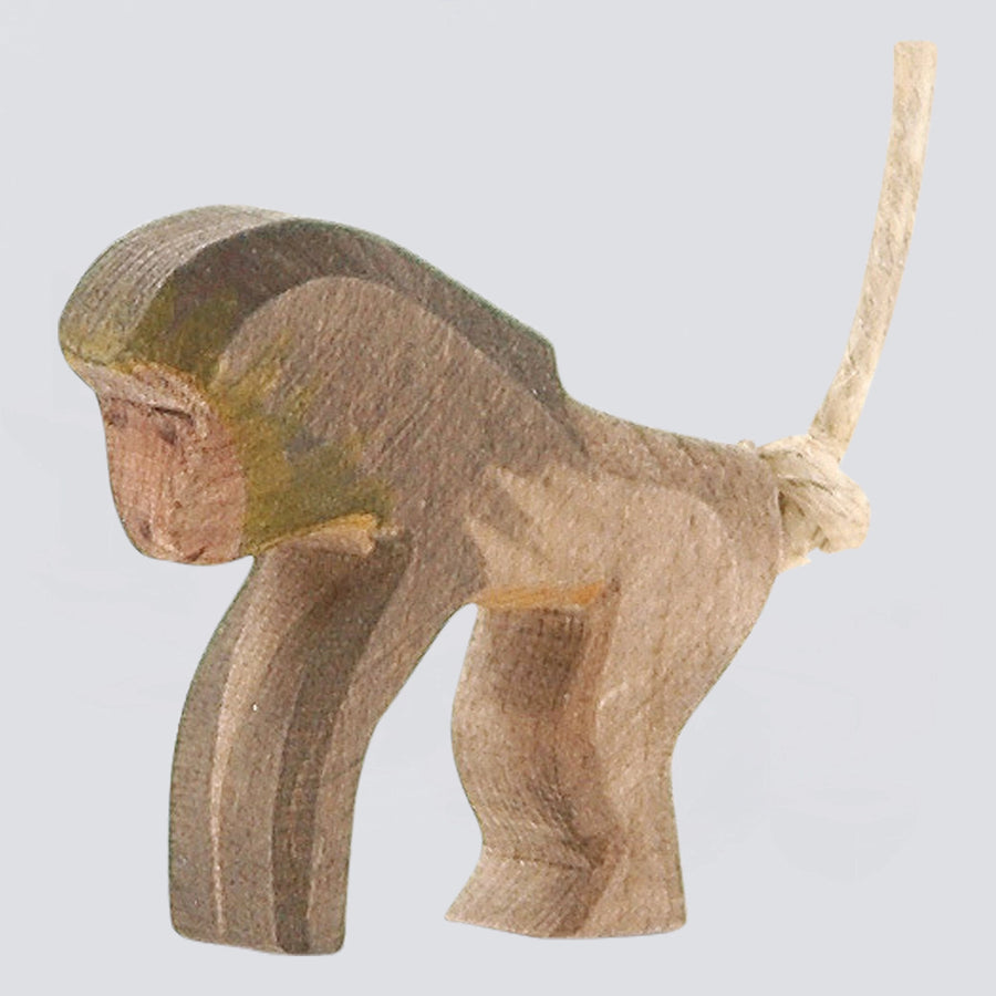 Ostheimer Holzfigur Pavian stehend