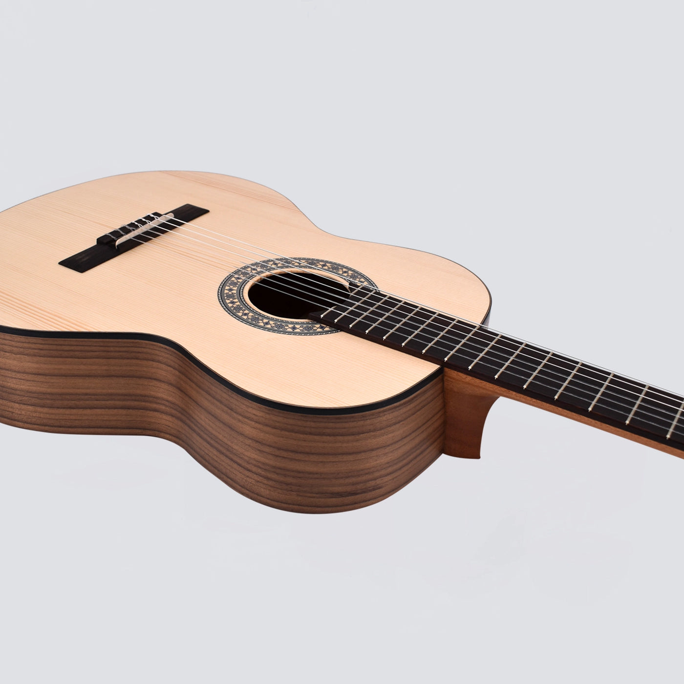 VOLT Konzertgitarre Sevilla KG-5000 (4/4, offenporig, Sattelbreite 52mm)