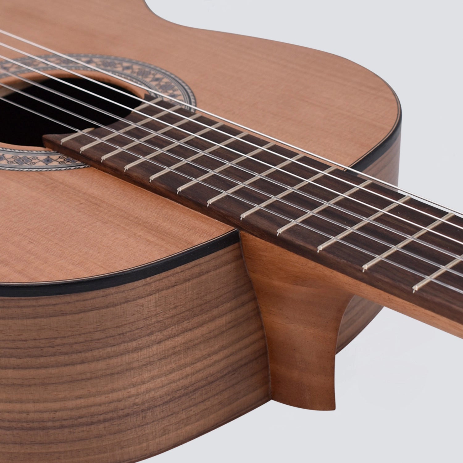 VOLT Konzertgitarre Sevilla KG-6000 (4/4, offenporig, Sattelbreite 52 mm)