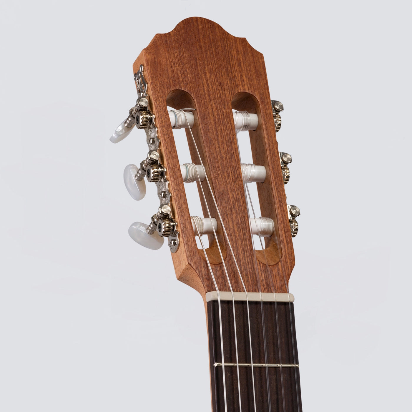 VOLT Konzertgitarre Sevilla KG-6000 (4/4, offenporig, Sattelbreite 48 mm)