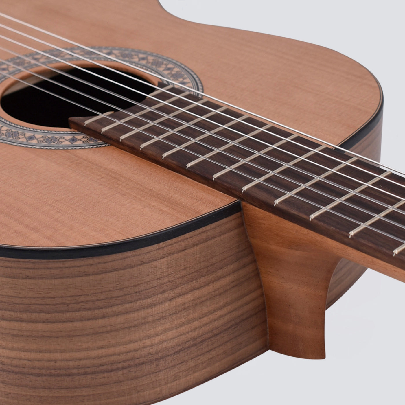 VOLT Konzertgitarre Sevilla KG-6000 (4/4, offenporig, Sattelbreite 48 mm)