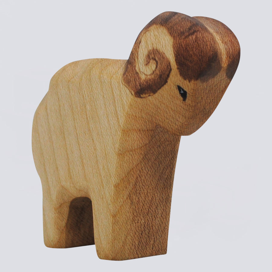 Holzwald_Holzfigur_2030_Schafbock_01