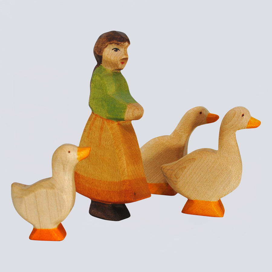 Holzwald_Holzfigur_Gaenseliesel_1200_02