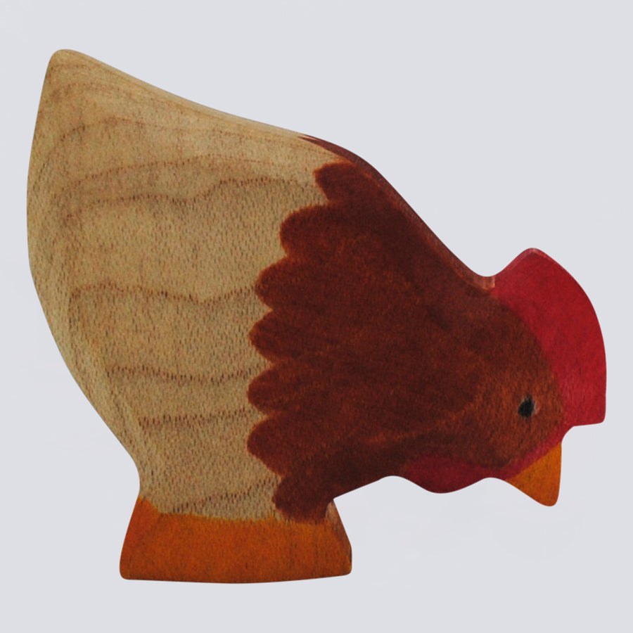 Holzwald Holzfigur Huhn pickend