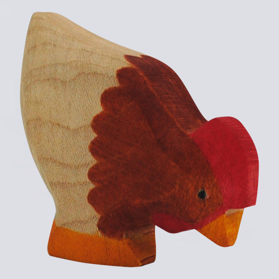 Holzwald_Holzfigur_Huhn_pickend_2160_02