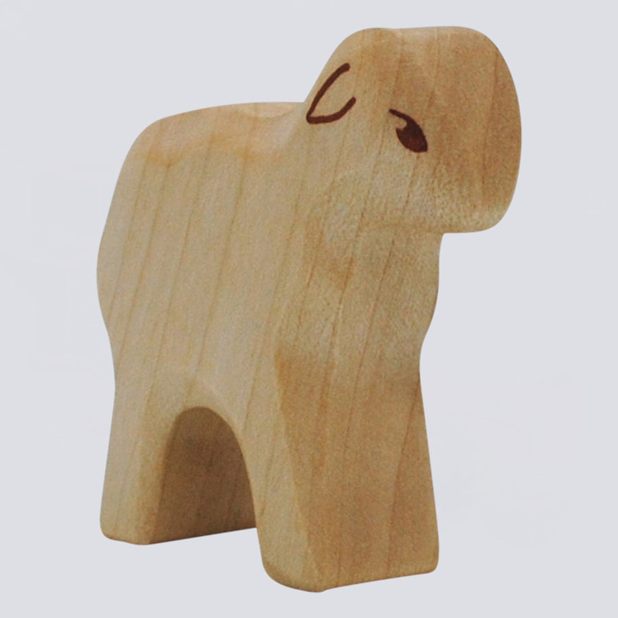 Holzwald_Holzfigur_Lamm_stehend_2054_02