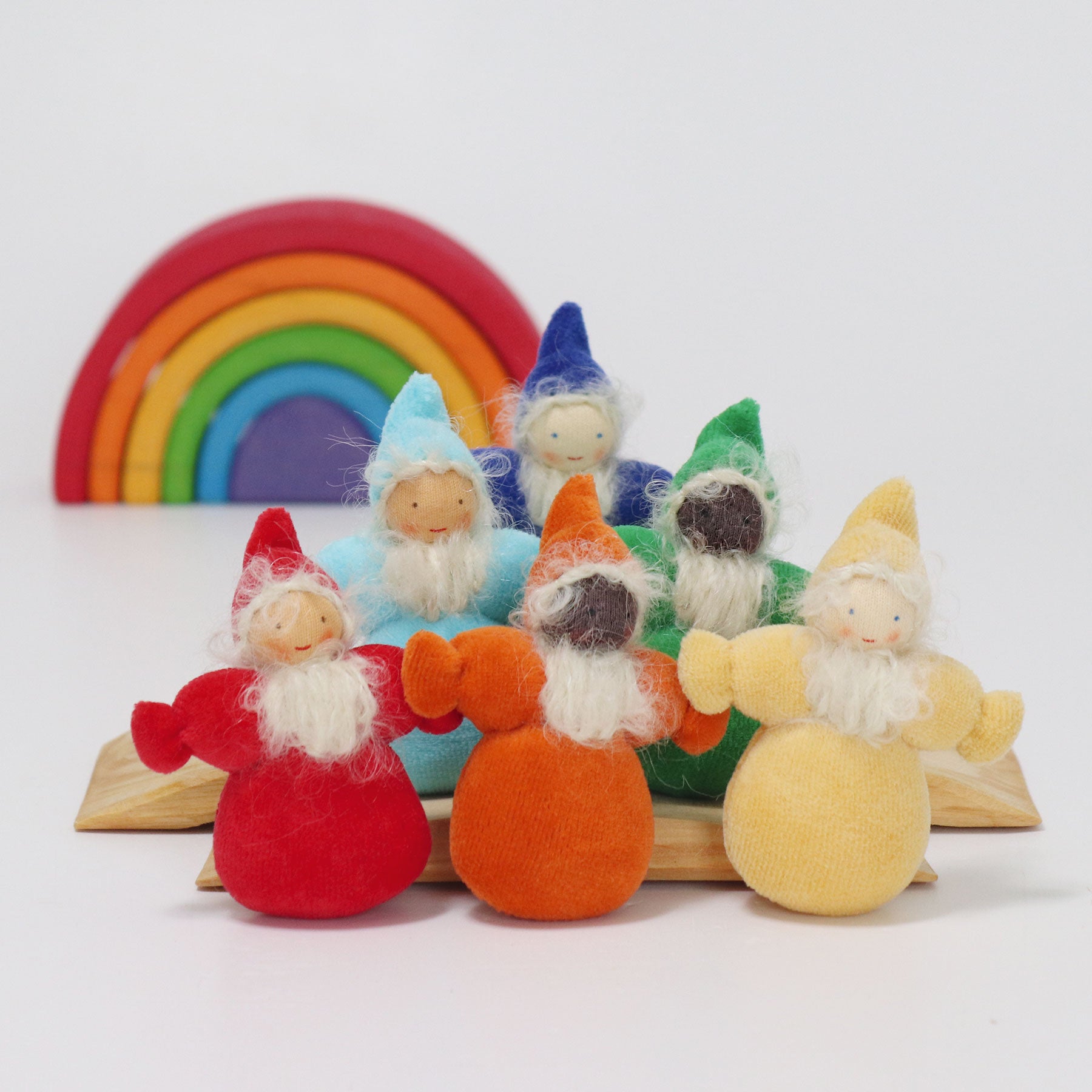 bio-spielzeug_grimm-s_spiel_und_holz_design_22002_regenbogent_taschenzwerge_06