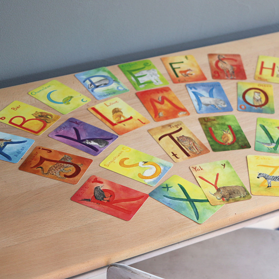 bio-spielzeug_grimm-s_spiel_und_holz_design_40520_kartenspiel_alphabet_02