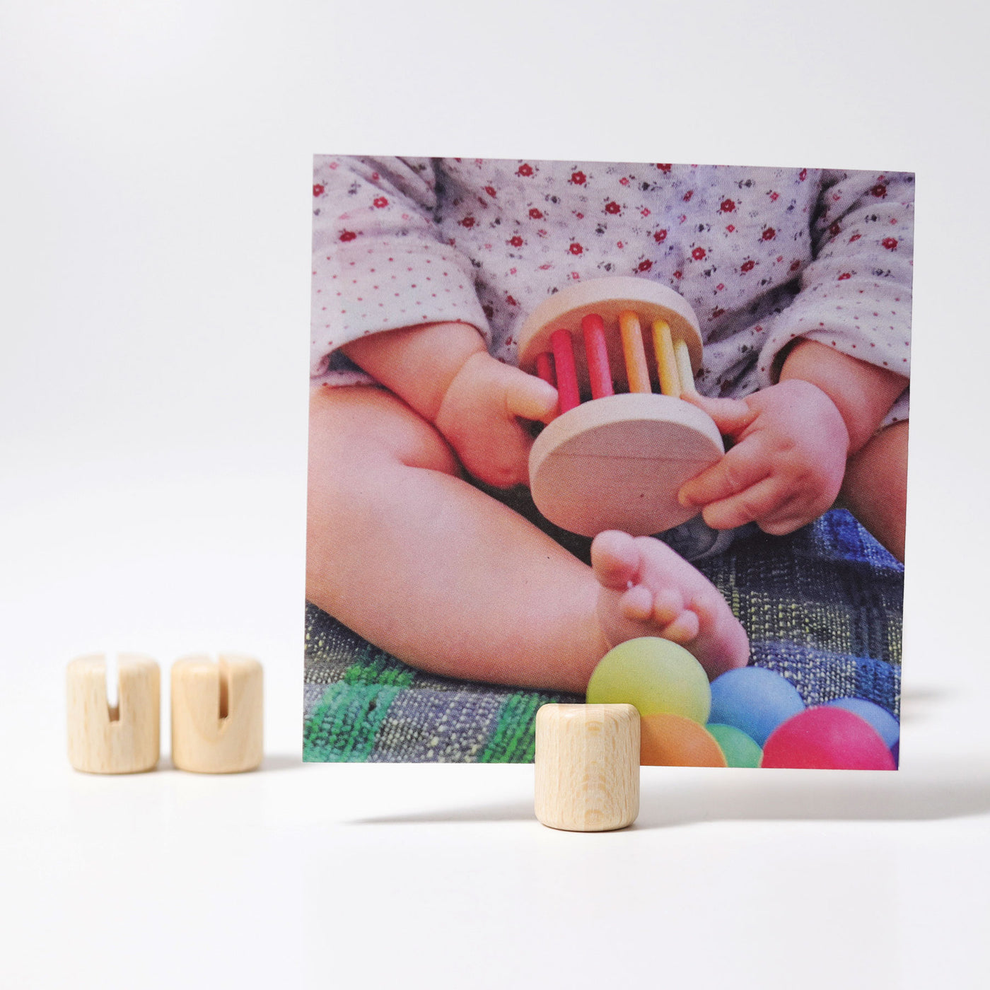 bio-spielzeug_grimms_holzspielzeug_04000_bilderhalter_04