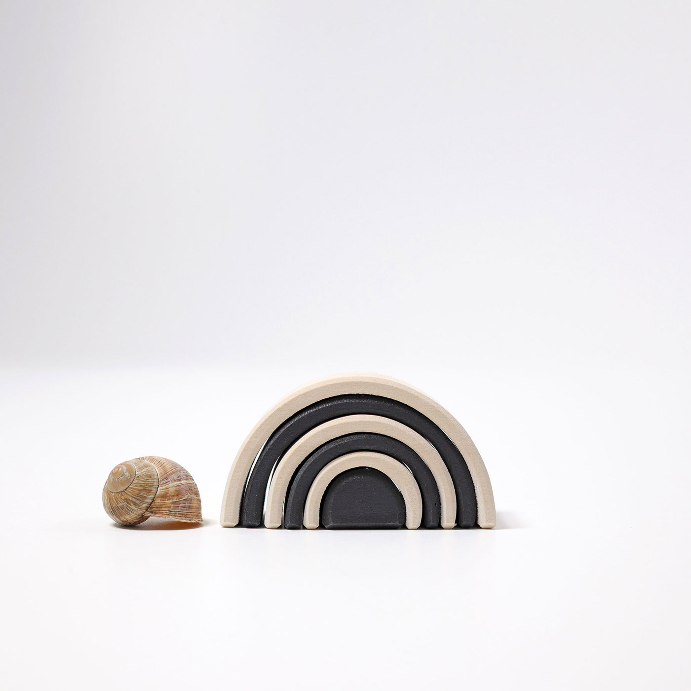 bio-spielzeug_grimms_holzspielzeug_93060_regenbogen_monochrom_v1