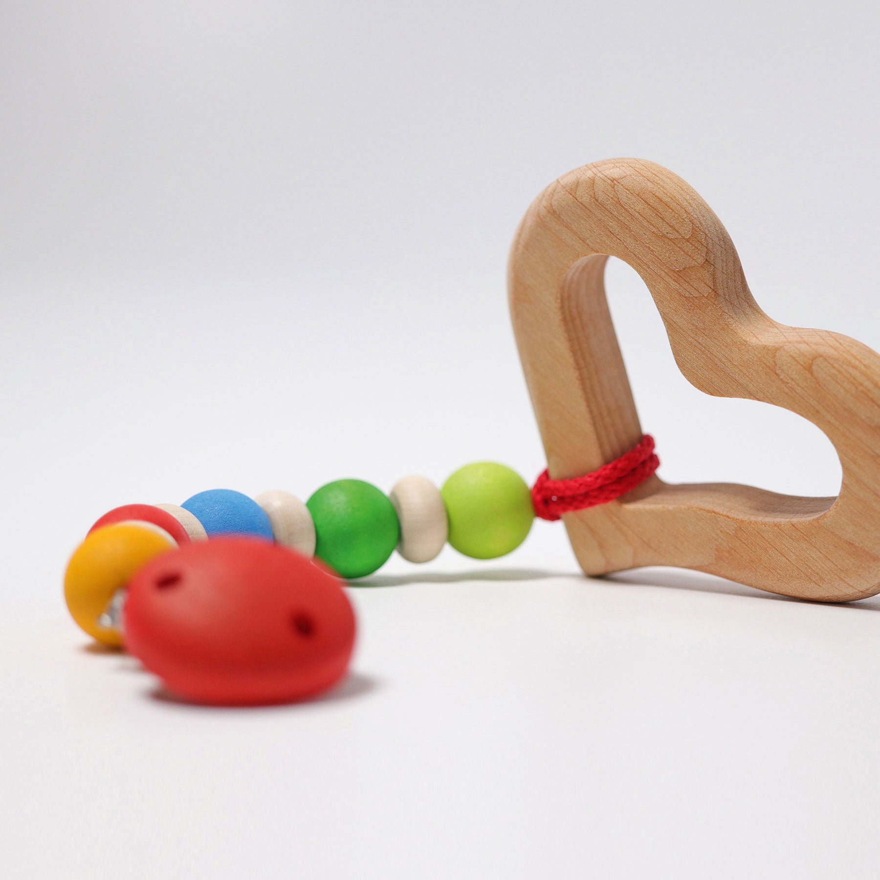 bio-spielzeug_grimms_spiel_und_holz_design_08127_schmeichelndes_herz_04