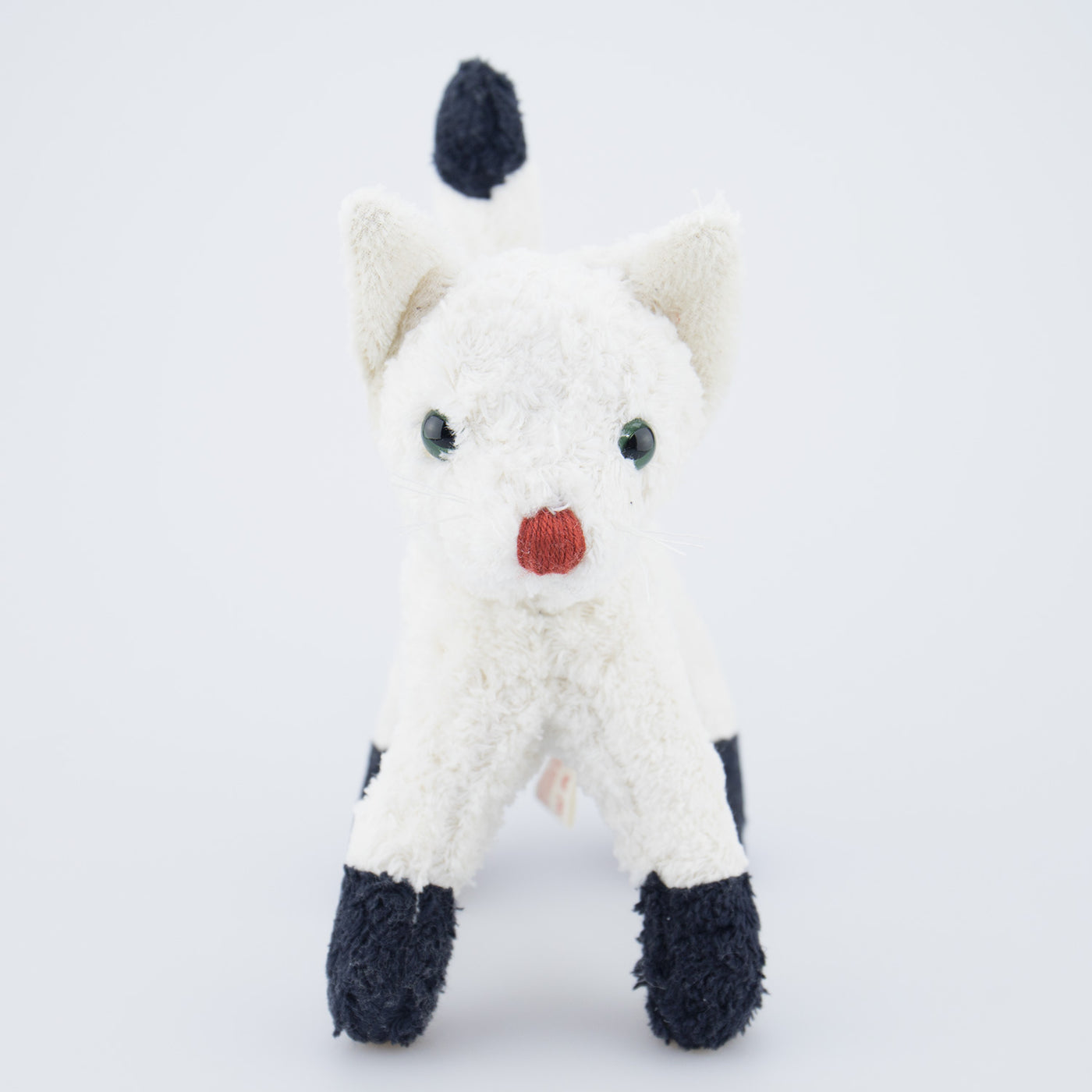 bio-spielzeug_kallisto_stofftier_katze_weiss_03