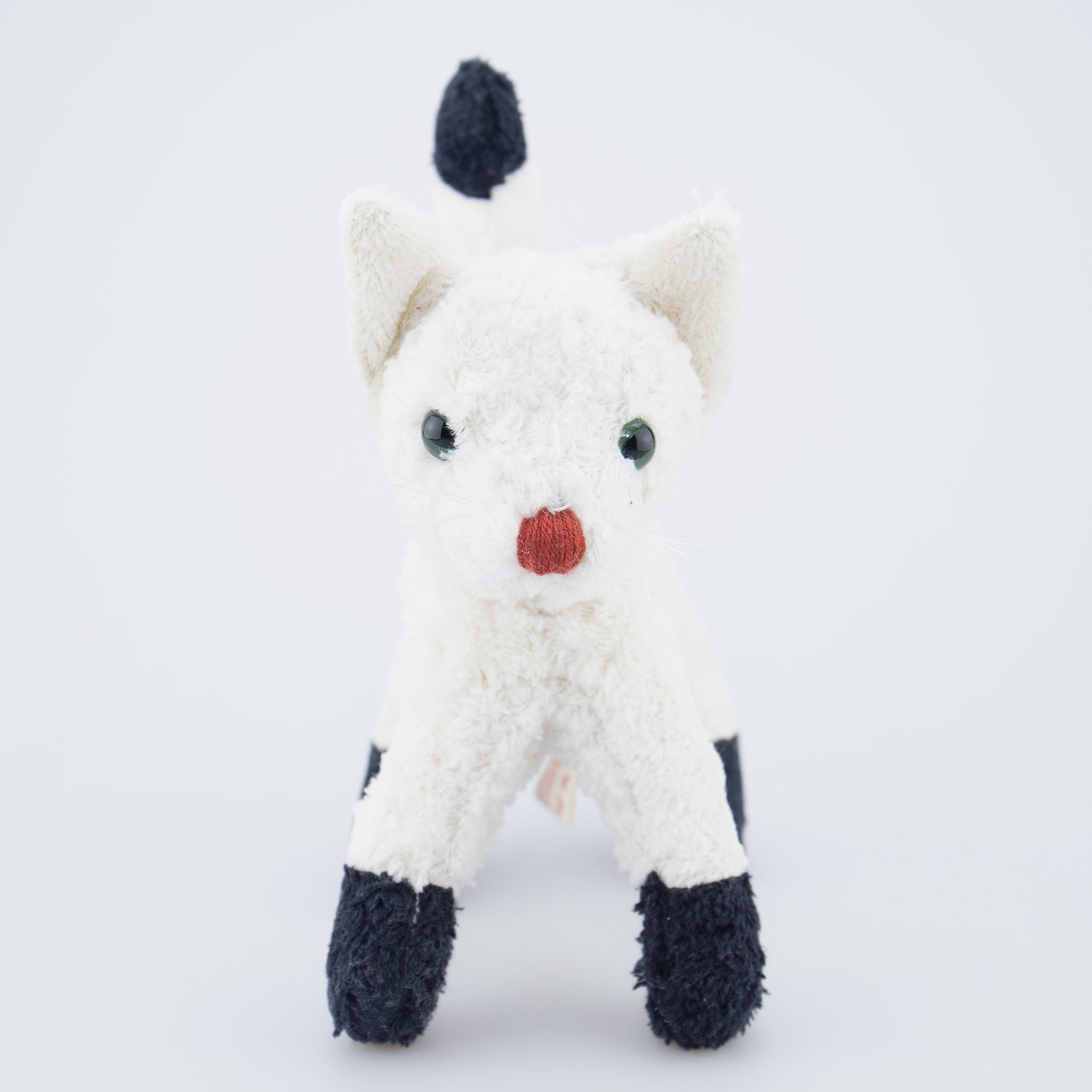 bio-spielzeug_kallisto_stofftier_katze_weiss_03