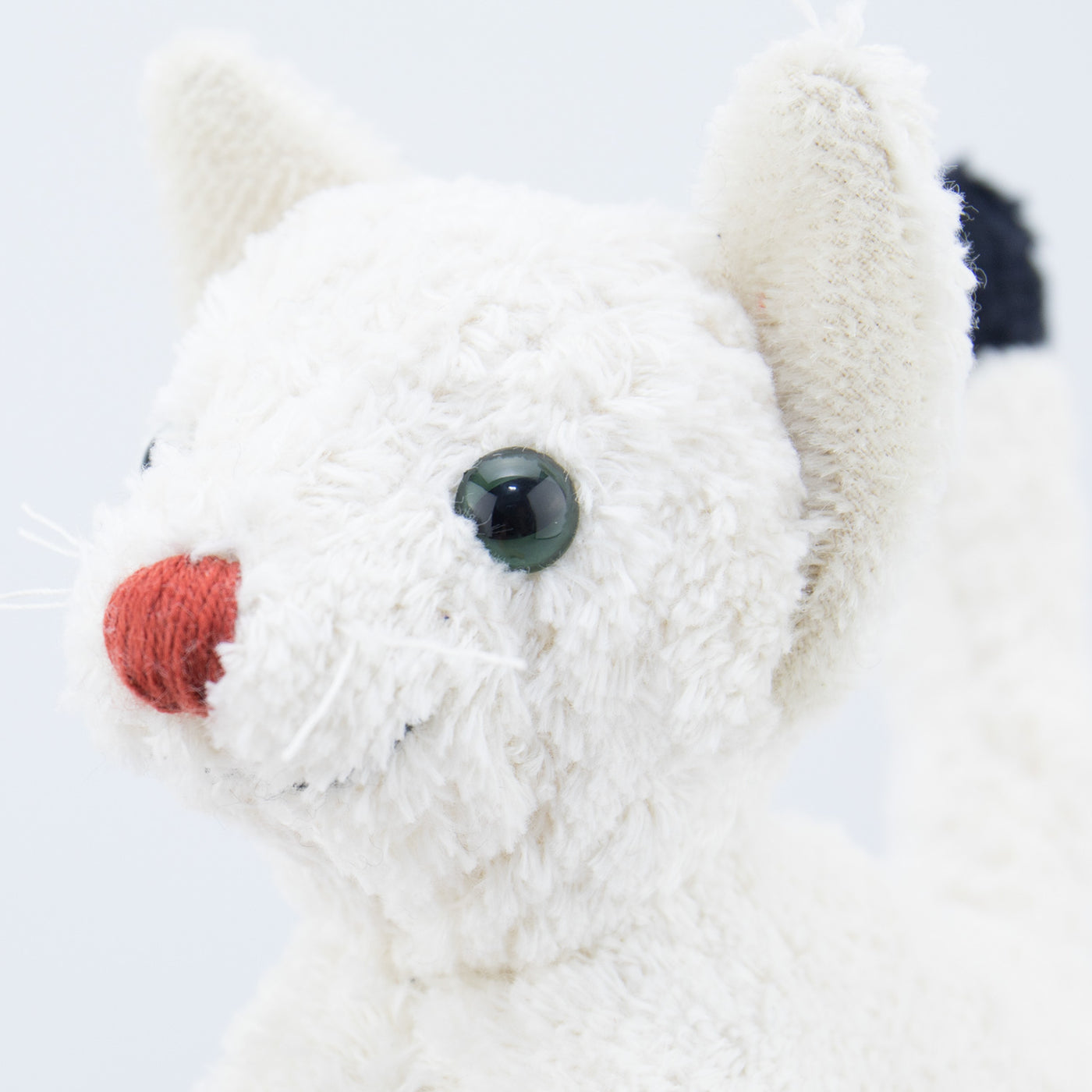bio-spielzeug_kallisto_stofftier_katze_weiss_04