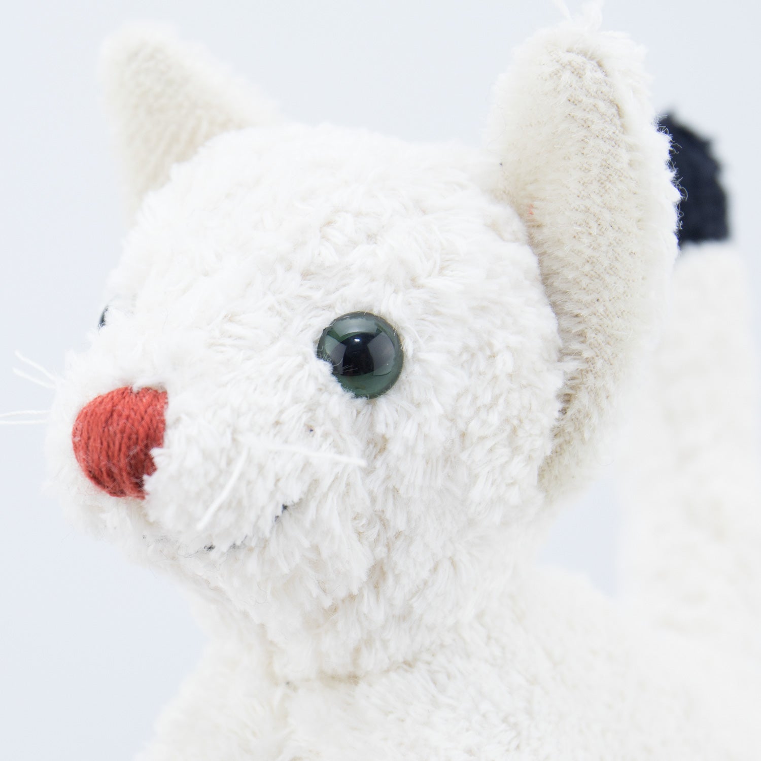 bio-spielzeug_kallisto_stofftier_katze_weiss_04