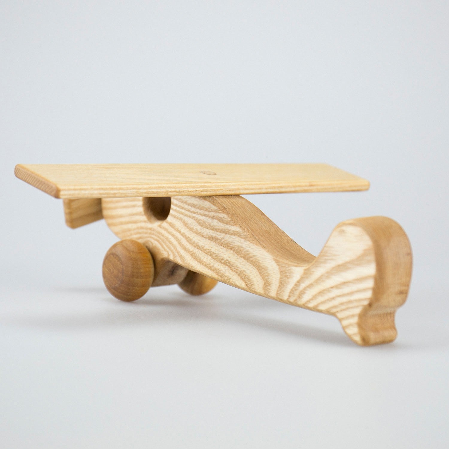 bio-spielzeug_lotes_toys_flugzeug_aus_holz_01