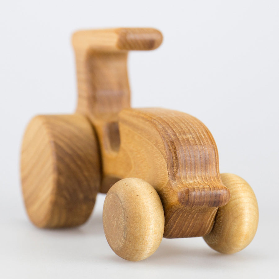 bio-spielzeug_lotes_toys_holz_traktor_03