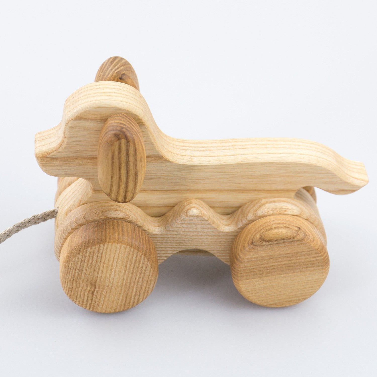 bio-spielzeug_lotes_toys_holzhund_zum_ziehen_04