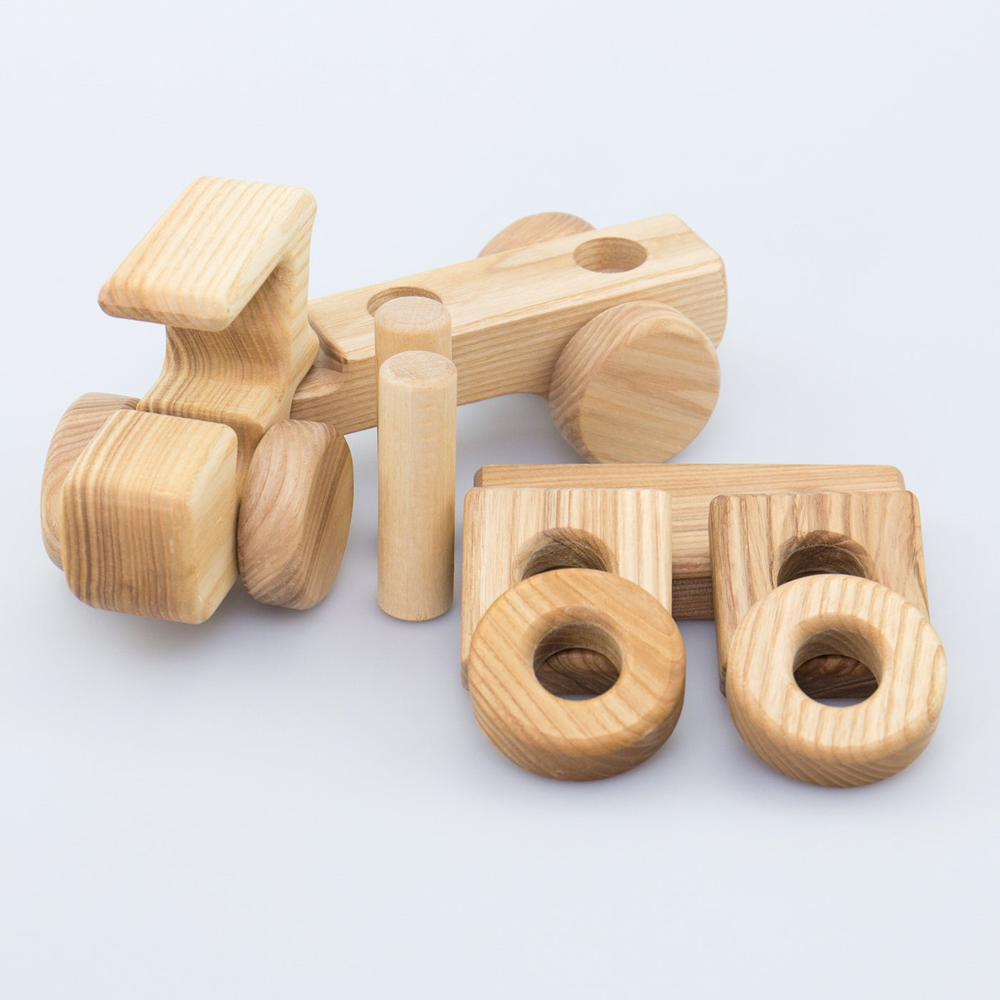 bio-spielzeug_lotes_toys_kleiner_holztraktor_zum_stecken_03