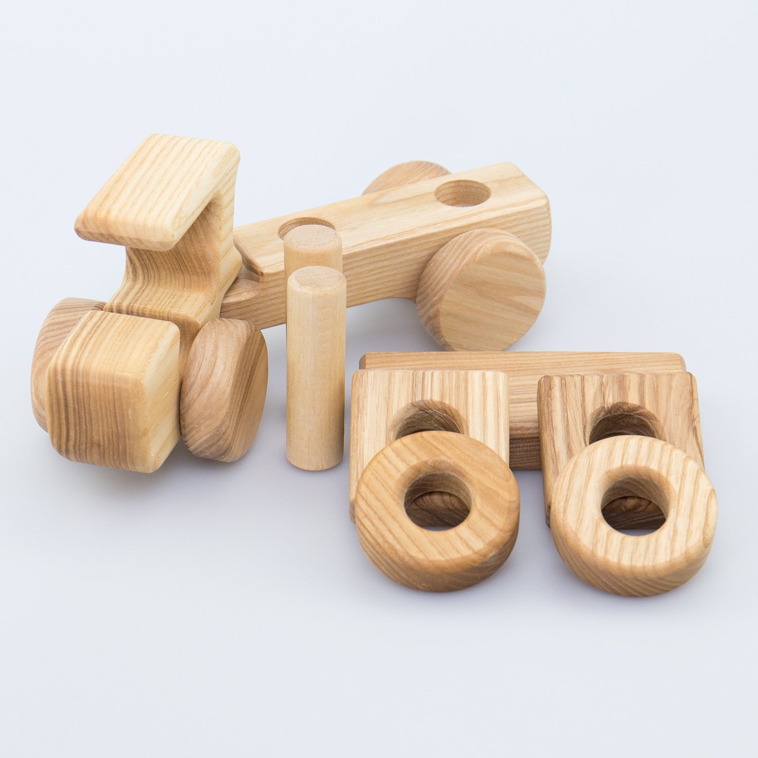 bio-spielzeug_lotes_toys_kleiner_holztraktor_zum_stecken_03