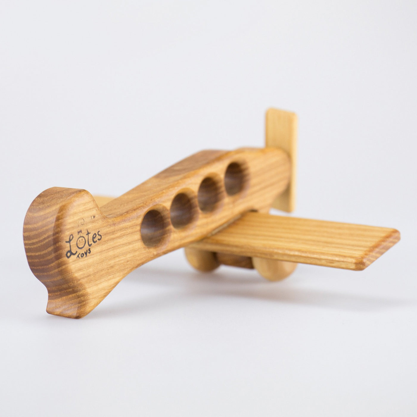 bio-spielzeug_lotes_toys_linienflugzeug_aus_holz_03