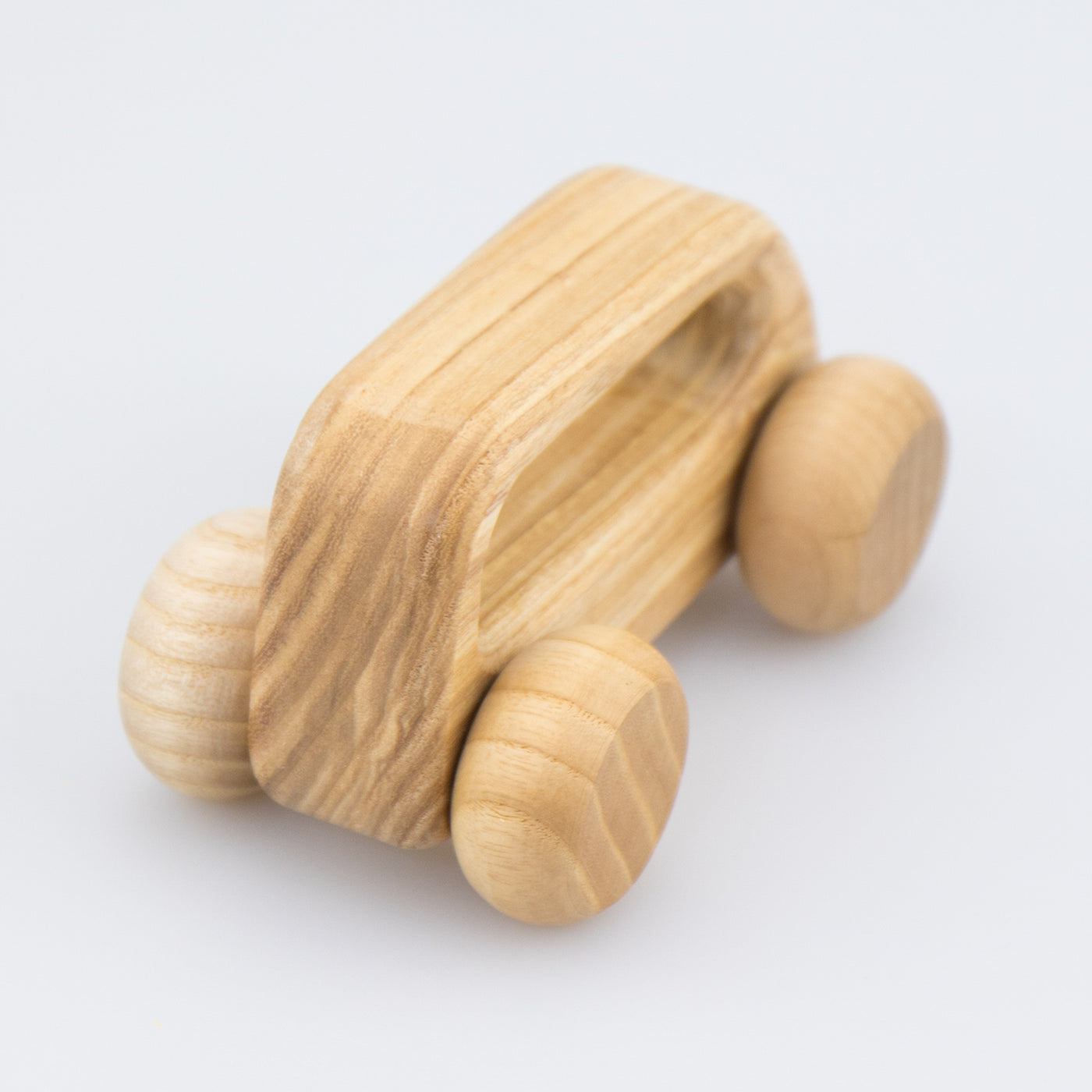 bio-spielzeug_lotes_toys_nutty_car_03