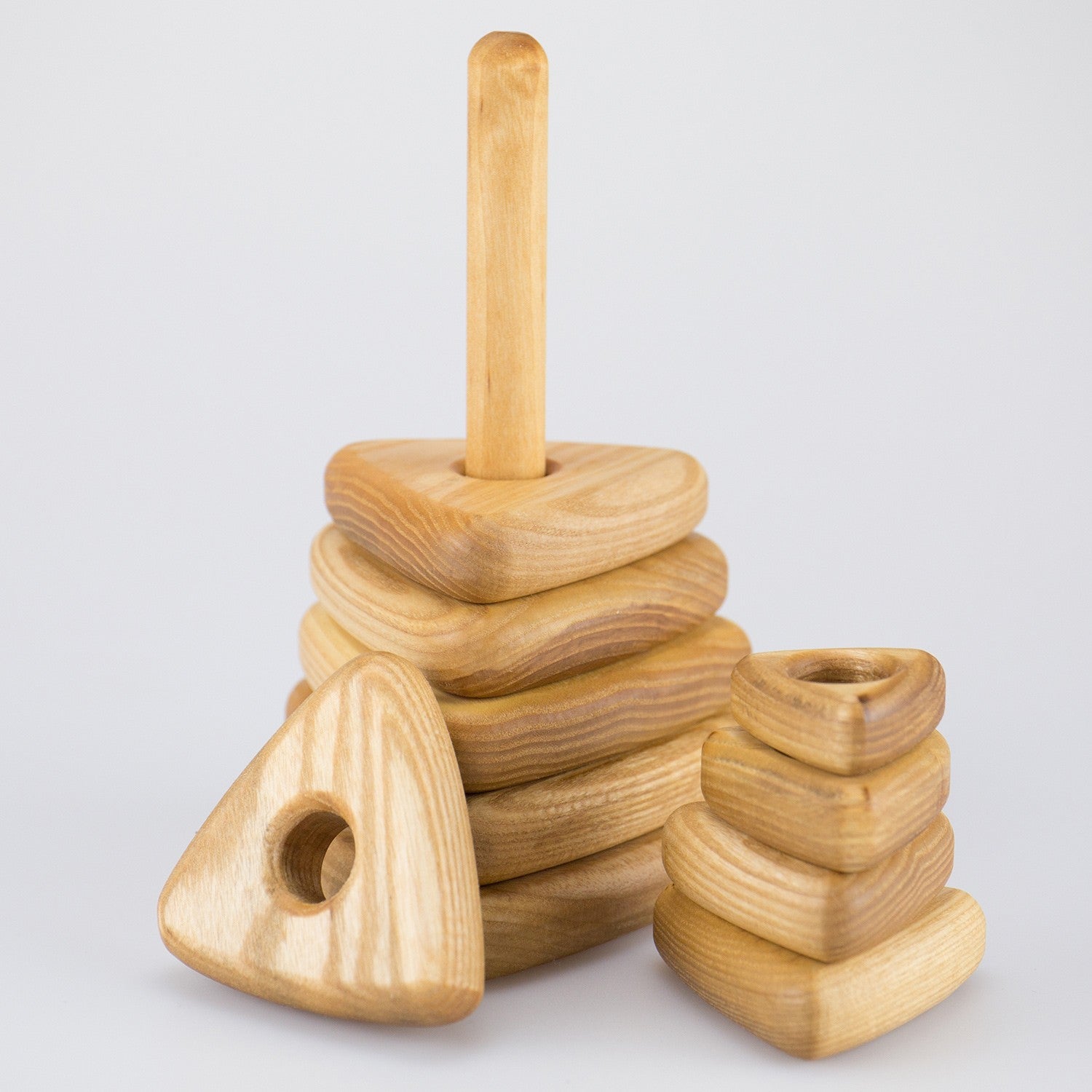 bio-spielzeug_lotes_toys_stapelturm_dreieck_gross_02