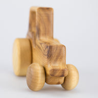 bio-spielzeug_lotes_toys_traktor_aus_holz_03