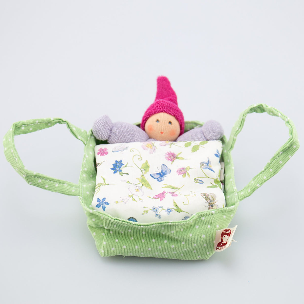 baby bio spielzeug Wichtel im Blütenbett grün von Nanchen Natur · Bio Spielzeug