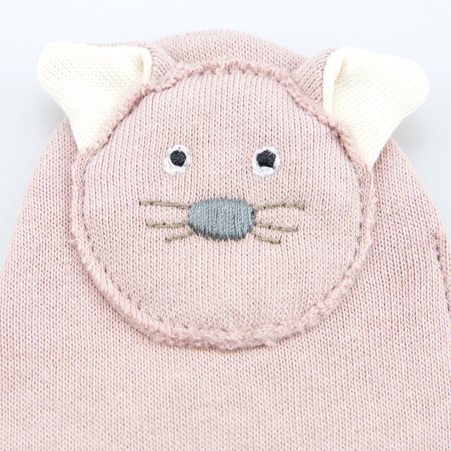 bio-spielzeug_wooly_organic_knisterkatze_mit_holzring_03