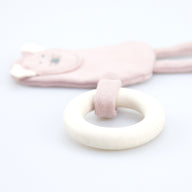 bio-spielzeug_wooly_organic_knisterkatze_mit_holzring_04